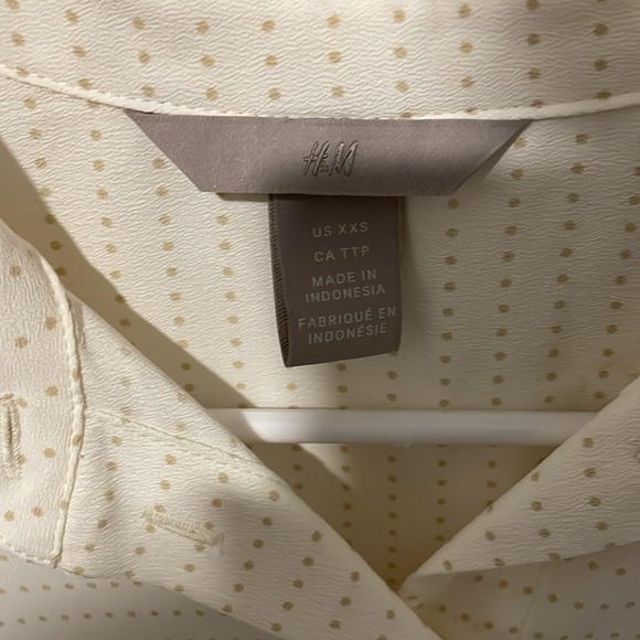 H&M Blouse - Picture 2 of 2